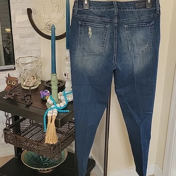 Seven7 Embellished/Distressed Denim Jeans, 5 Pocket, Skinny Ankle Size 8 - Picture 2 of 13